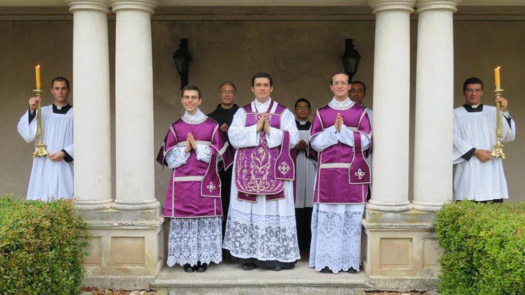 Fotos da primeira Missa do Revmo. Pe. Flávio de Morais